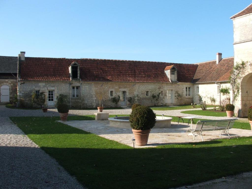 Manoir De La Rousselliere Aparthotel Loches Cameră foto